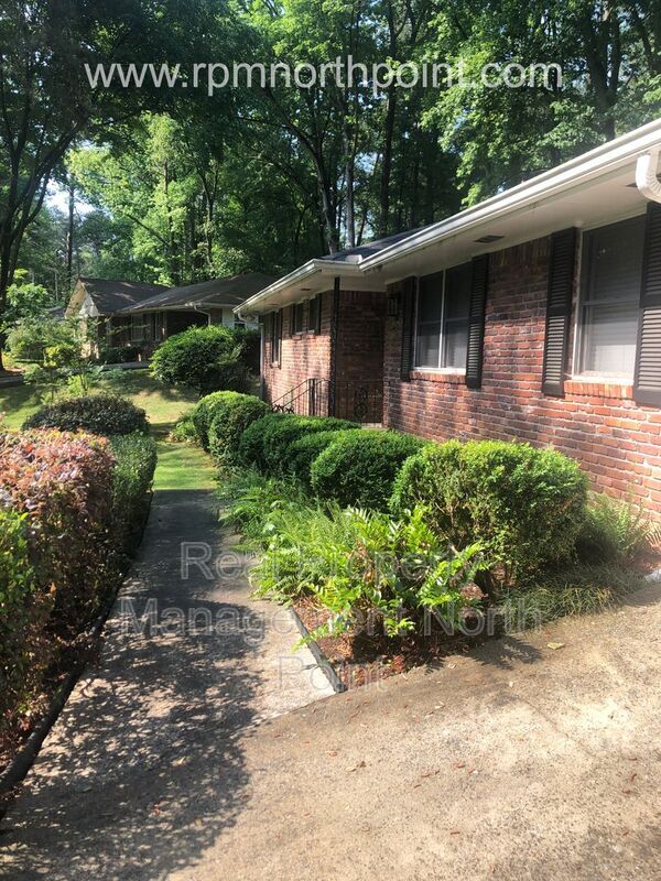Building Photo - 2050 Silvastone Dr
