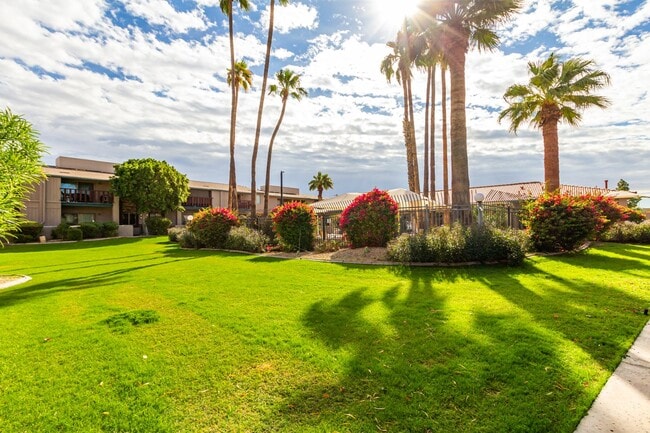 Building Photo - Remodeled 2-Bedroom, 2-Bath Condo in Prime Scottsdale Location