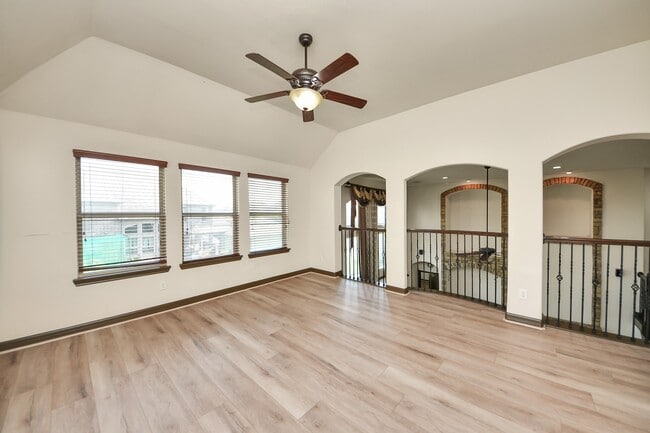 Building Photo - 26407 Wooded Hollow Ln