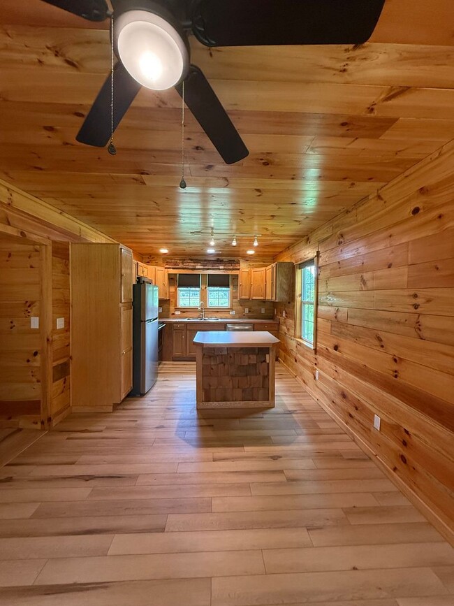 Building Photo - Updated 2 Bed 1 Bath Home in Mars Hill, NC!!