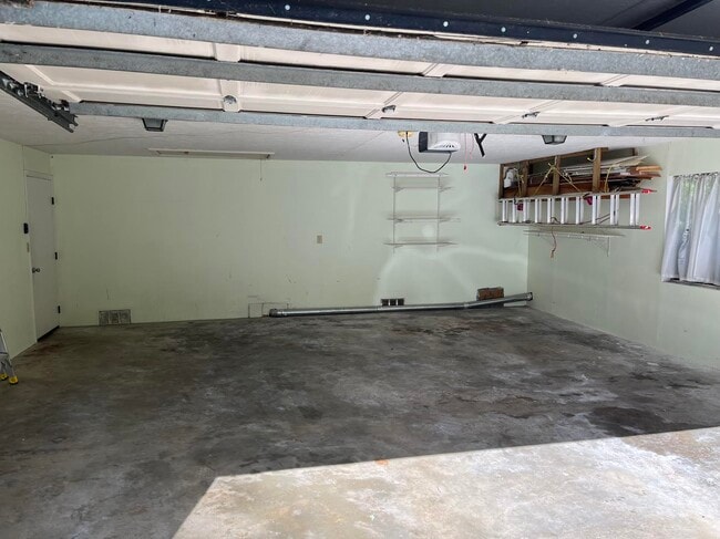 Building Photo - 112 Mockingbird Dr