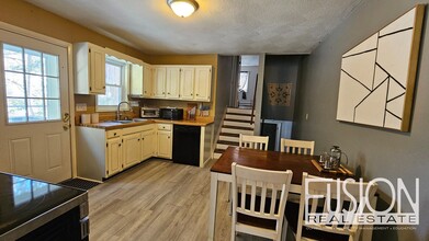 Building Photo - 140-142 Pine St