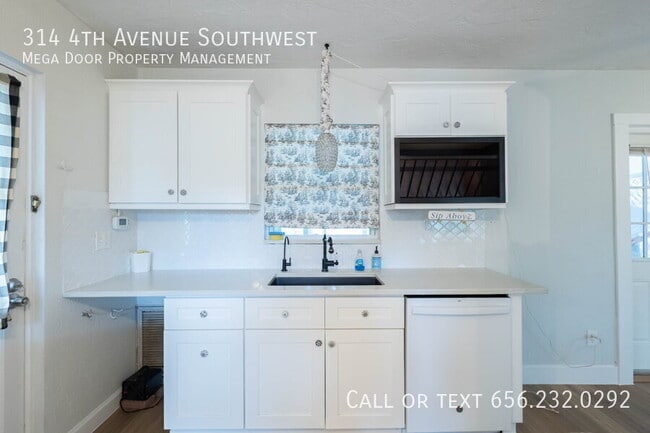 Building Photo - 314 4th Ave SW