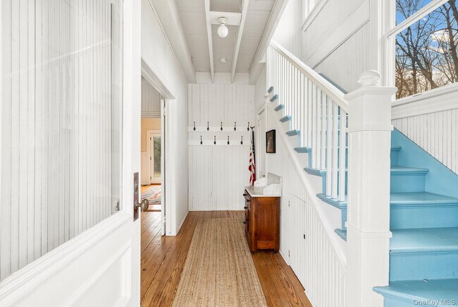 Building Photo - 150 King St