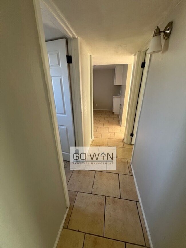 Building Photo - 1836 E Harvard St