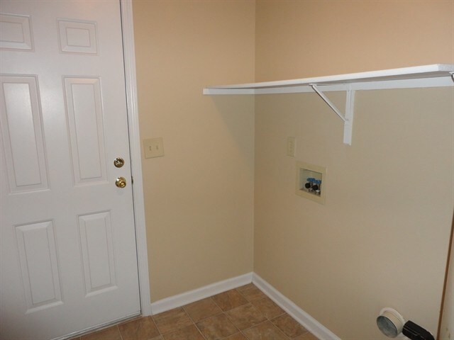 Building Photo - 2053 Coldwater Ct