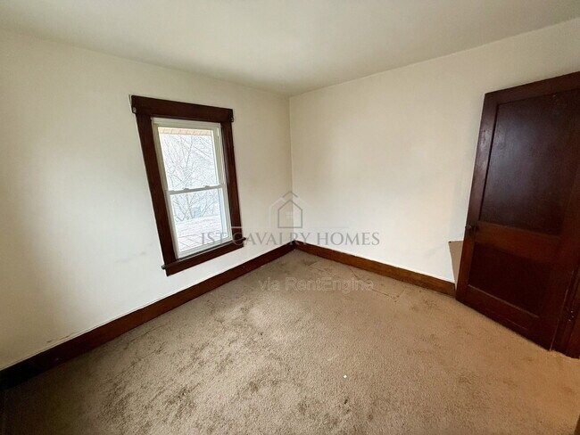 Building Photo - 240 Park Ave SW