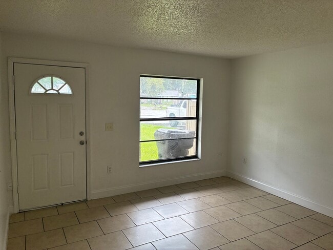 Building Photo - 620-622 Pineville Ln
