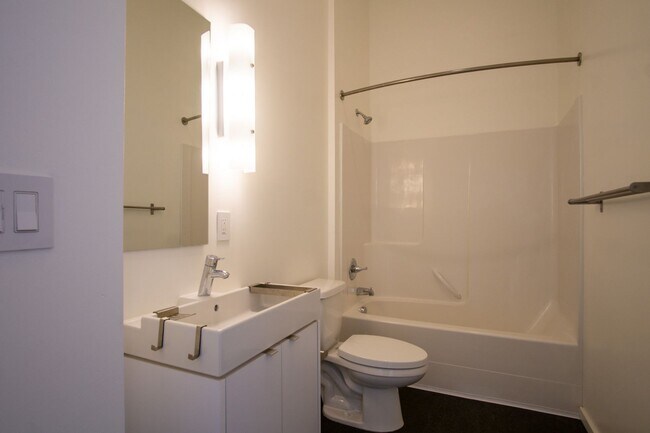 Building Photo - Modern Top Floor Corner Apt w/ W/D, A/C, & DW!