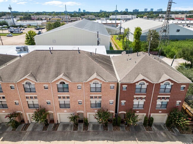 Primary Photo - 8715 Meadowcroft Dr