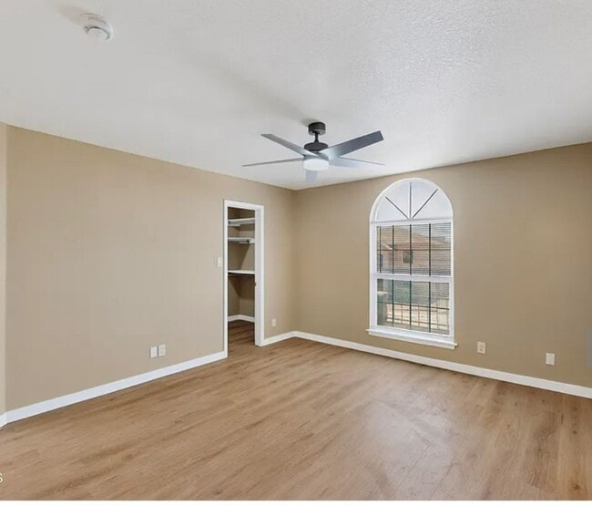 Building Photo - 4 BEDROOM 3 BATHROOM HOME! fully remodeled...