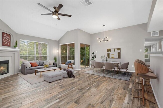Building Photo - 8051 Bay Branch Dr