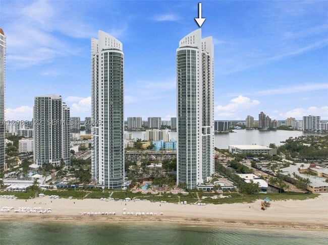 Building Photo - 18201 Collins Ave