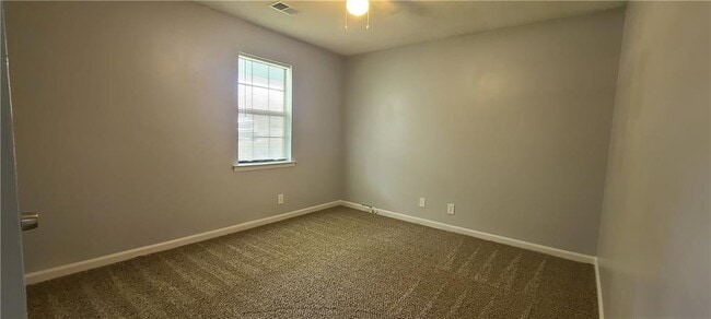 Building Photo - 8460 Pineland Dr