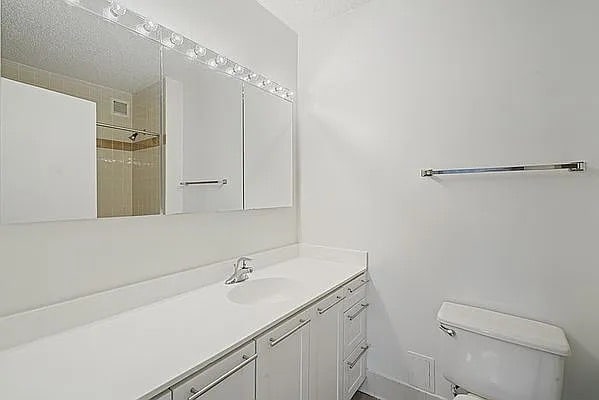 Building Photo - 147 W 87th St