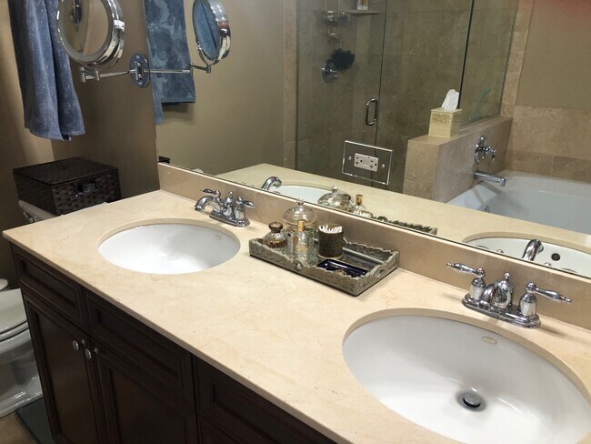 Master Bathroom - 1604 W Edgewater Ave