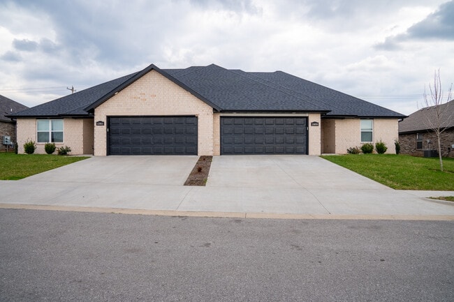 Building Photo - 2382 Athens St