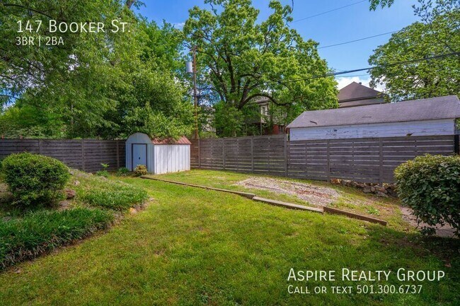 Building Photo - 147 S Booker St