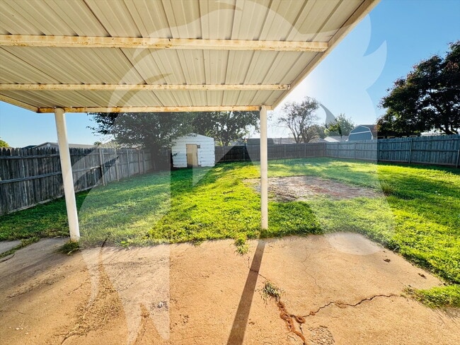 Building Photo - "Charming 3-Bedroom Oasis on 4th Street wi...