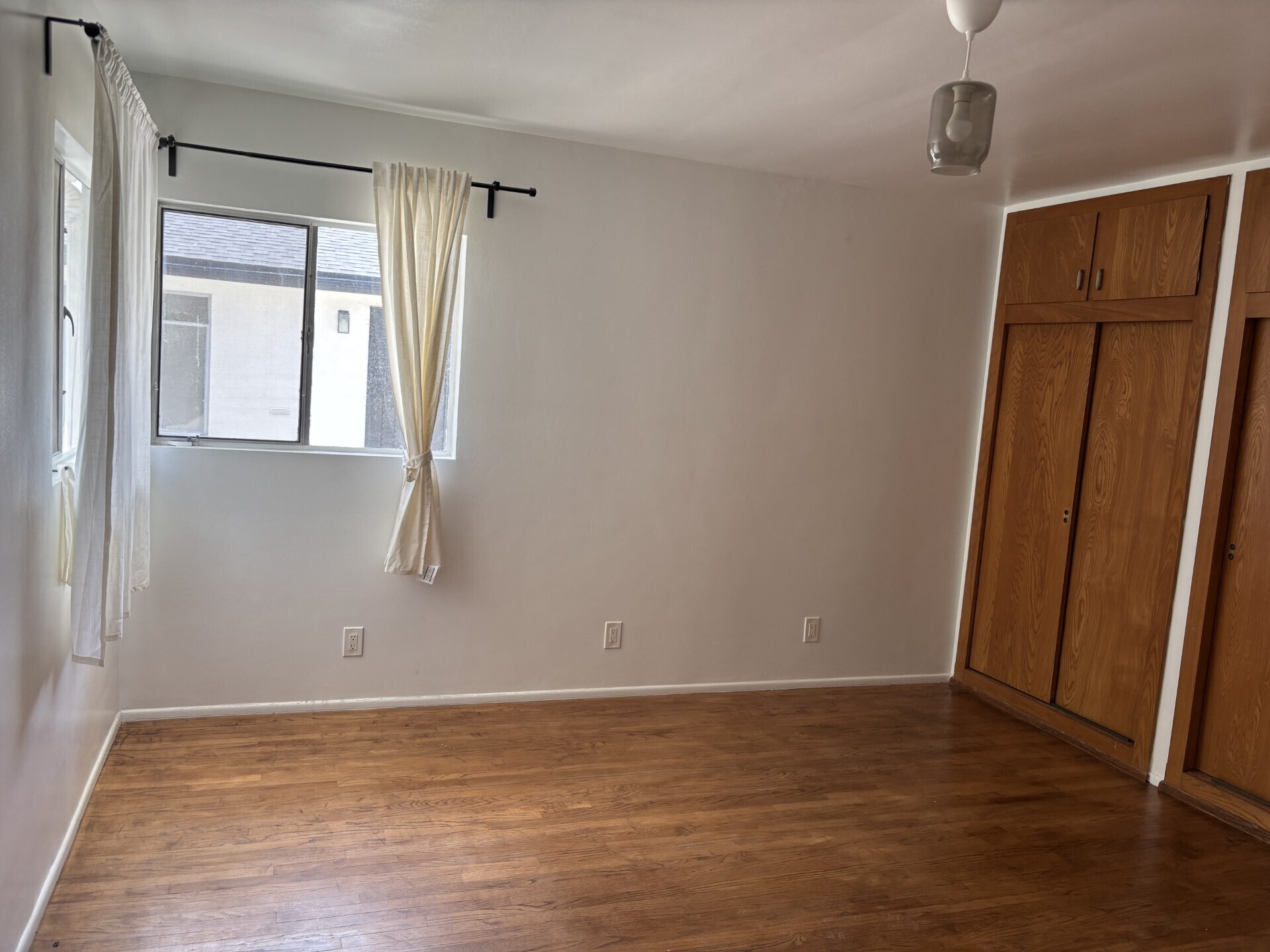 Building Photo - 366 E Hillsdale St