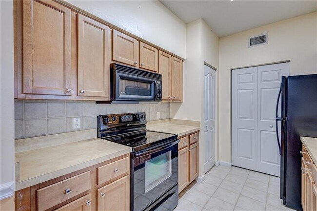 Building Photo - 9833 Baywinds Blvd