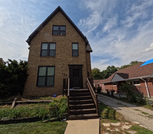 Building Photo - 163 N Lombard Ave