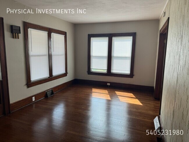 Building Photo - 1729 Moorman Ave NW