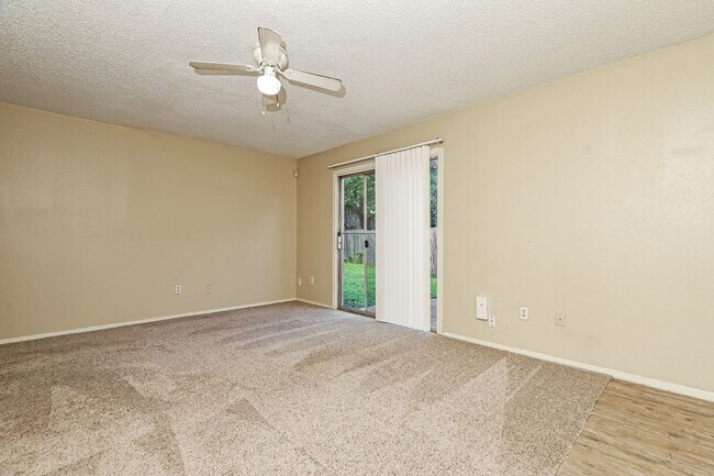 Building Photo - Amazing home ready to move in!