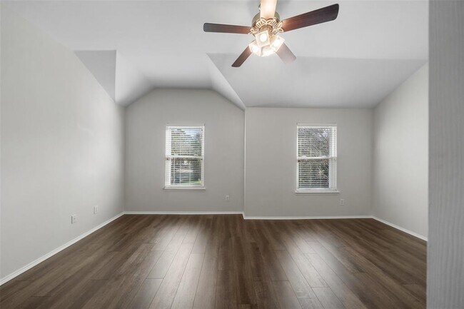 Building Photo - 131 N Villa Oaks Dr