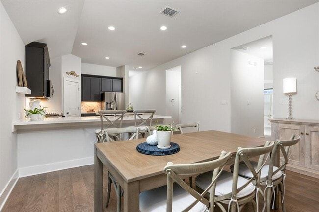 Building Photo - 418 Raleigh Dr