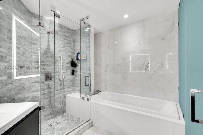 Building Photo - 851 NE 1st Ave