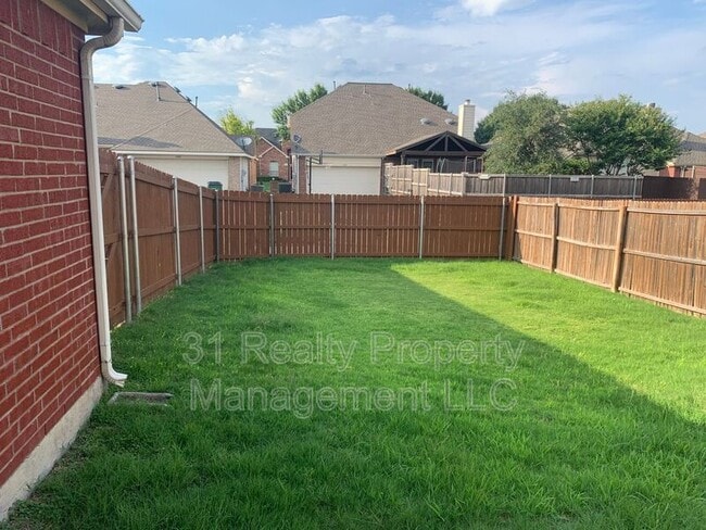 Building Photo - 6000 White Pine Dr