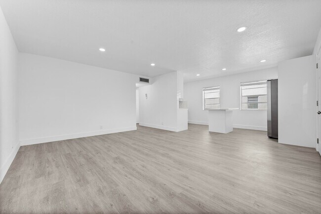Building Photo - 511 Flanders K