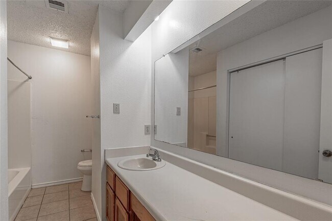 Building Photo - 1228 Ave O