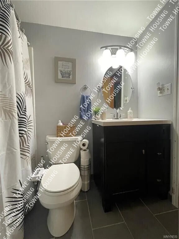 Building Photo - 191 Helen St