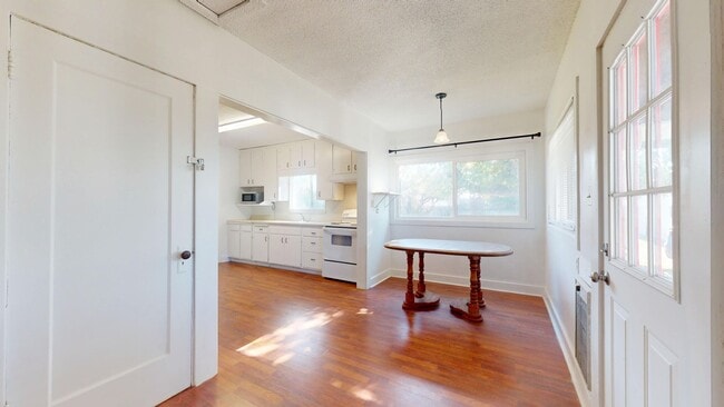 Building Photo - 2560 Fowler Ave