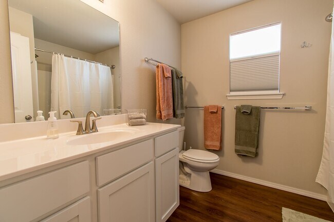 Building Photo - Well-Kept 4-bedroom 2 bath Home in Lowell! GREAT Location!