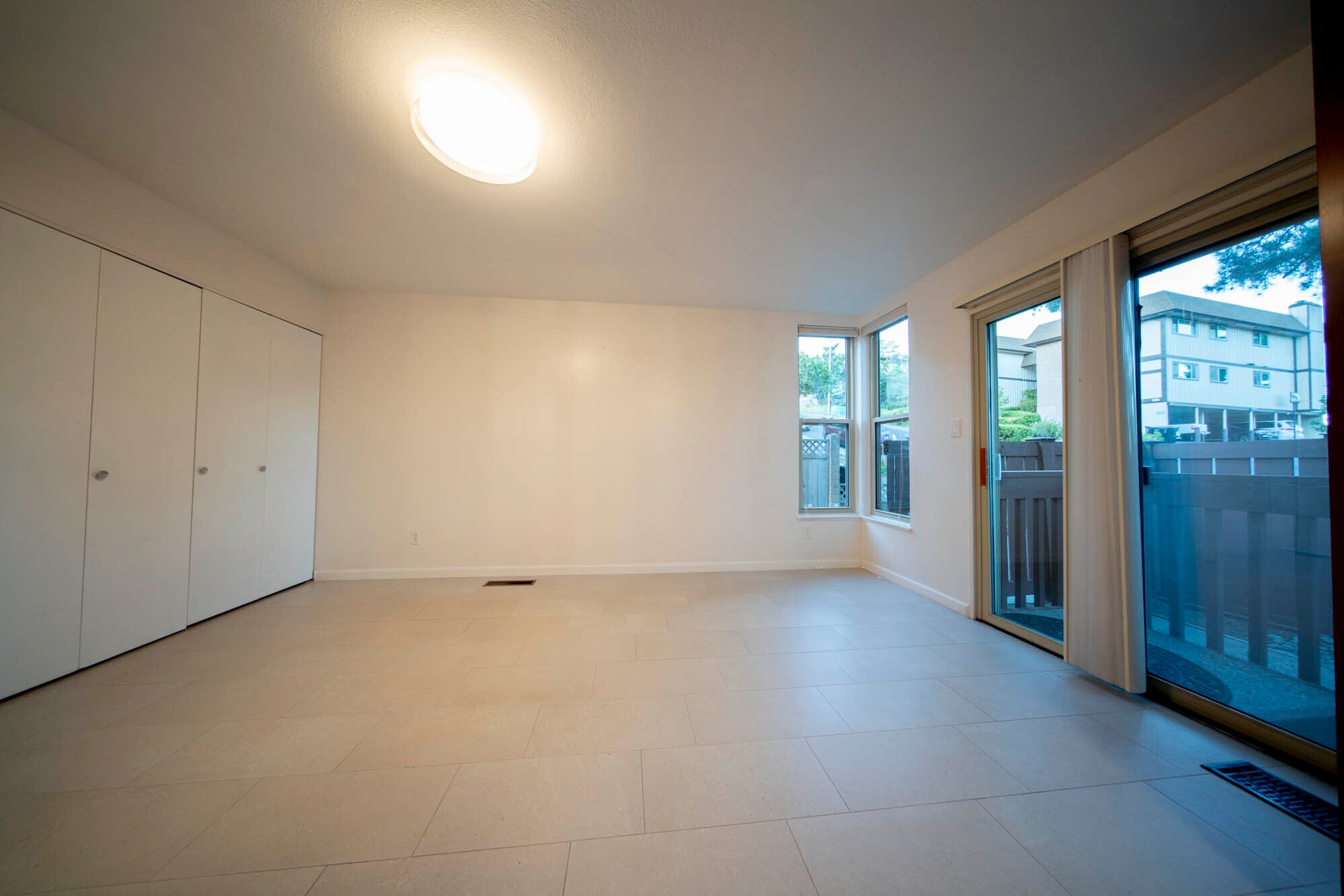 Building Photo - 2022 Ascot Dr