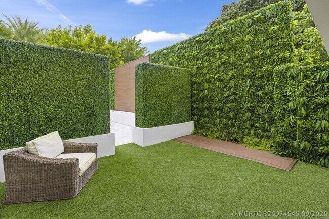 Building Photo - 11700 SW 22nd Ct