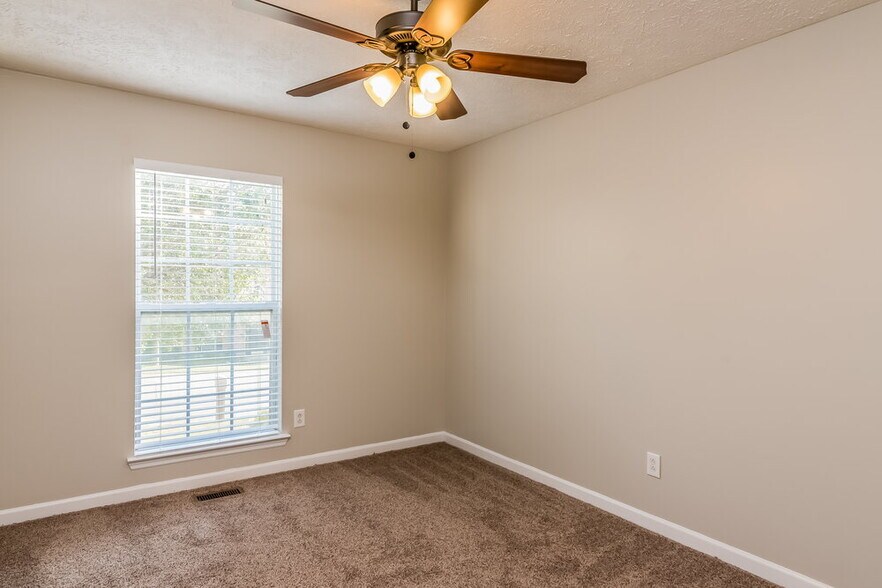 Building Photo - 1004 Blue Mountain Ln