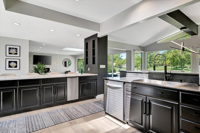 Building Photo - 102 Greencroft Dr