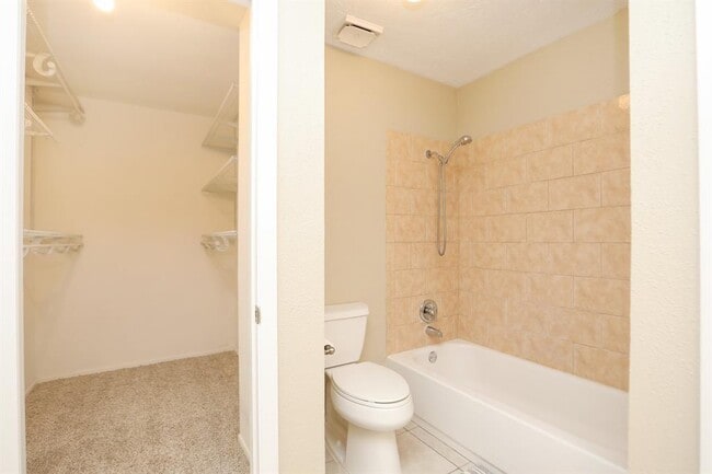 Building Photo - 15822 Whipple Tree Dr
