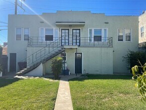 Building Photo - 827