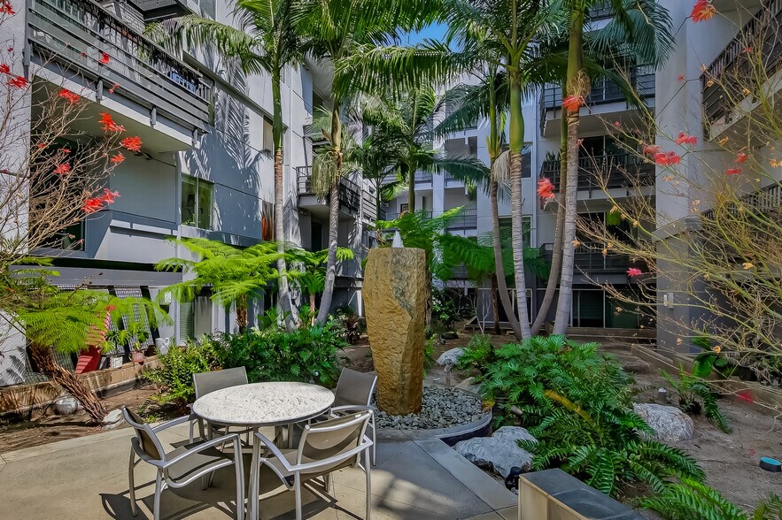 Building Photo - 629 Traction Ave