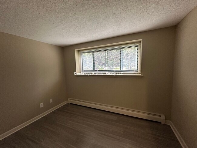 Building Photo - 375 Harvard St