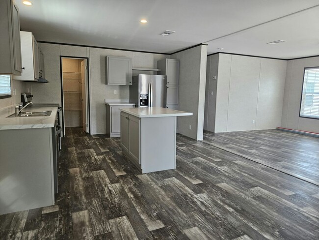 Building Photo - 6671 Hidden Oaks Dr