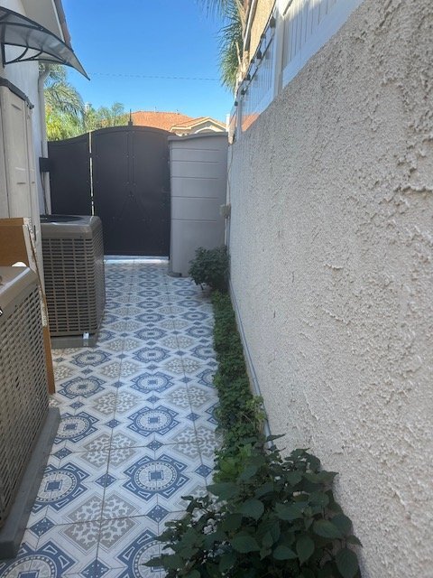 Building Photo - 1010 S Elliott Pl