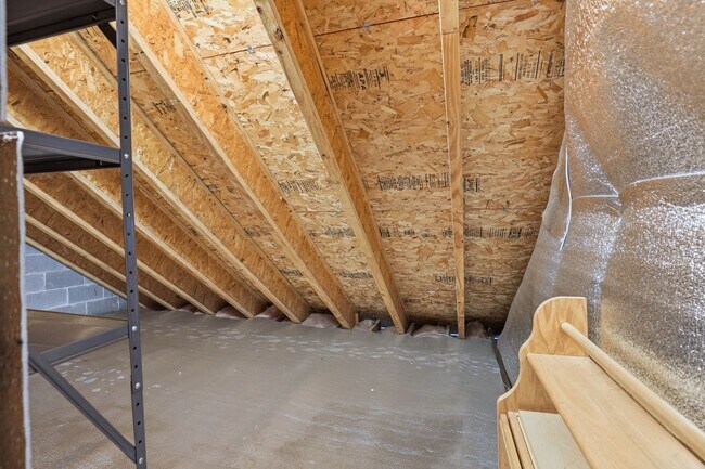 Building Photo - 472 Hillside Dr