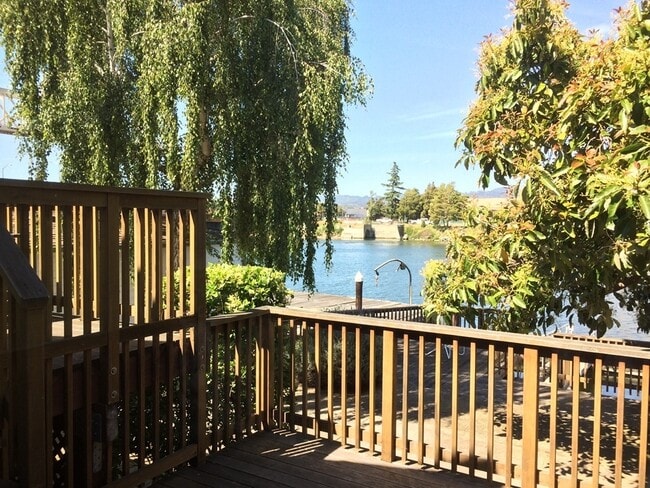 Building Photo - 2831 Marina Dr