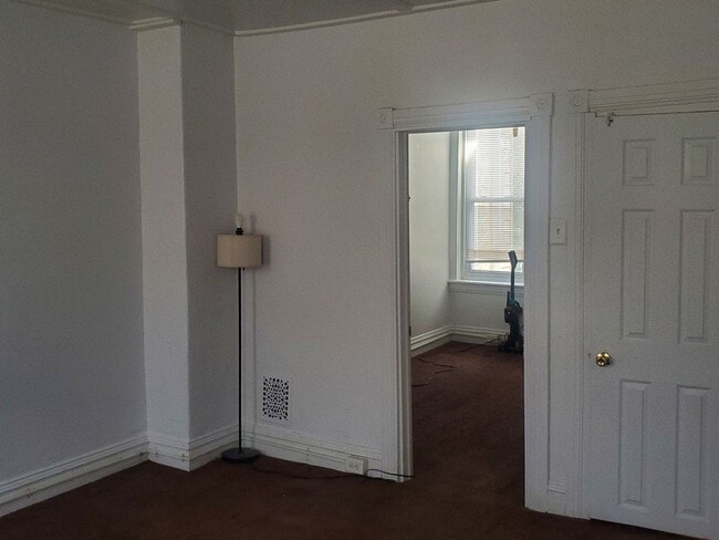 Building Photo - 3 Bedroom House in West Philadelpia